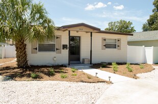 Building Photo - 4412 Iris St N