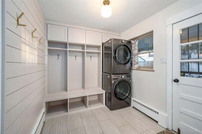 Building Photo - 3090 S Franklin St