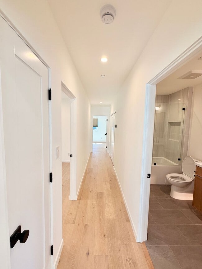 Building Photo - Never-Lived-In Luxury: 1,408 Sq Ft Detached Single-Family Home with Private Office — Downtown Sun...