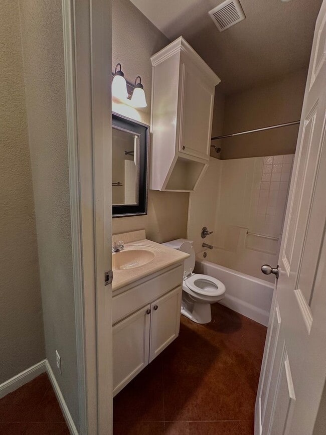 Building Photo - Charming 4/3 House Near Baylor!