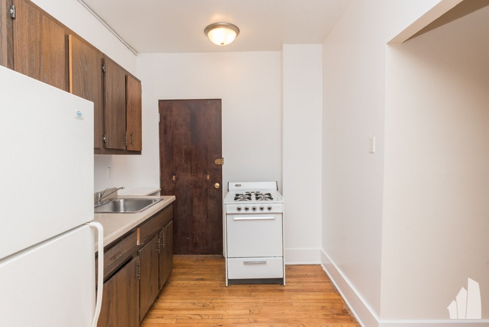 Building Photo - 957 W Cornelia Ave