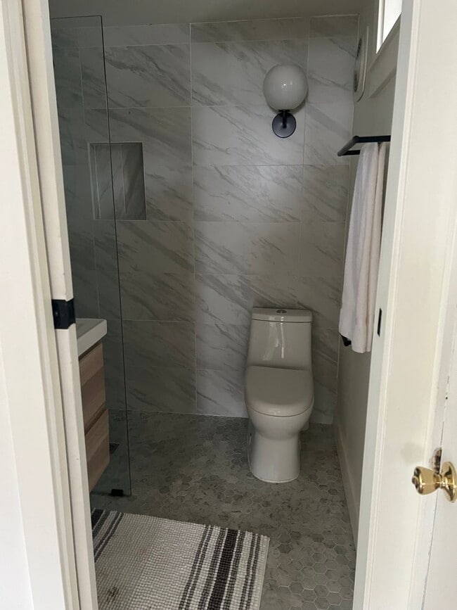 Building Photo - Convenient Location 1 Bed, 1 Bath in Belli...