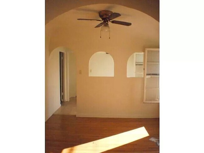 Building Photo - 204CO