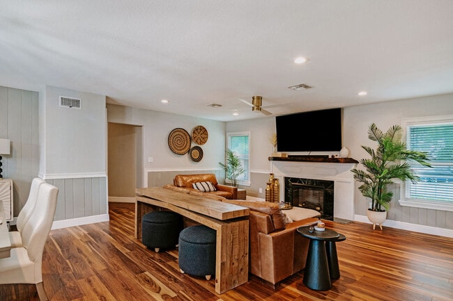 Primary Photo - 134 Sinclair St