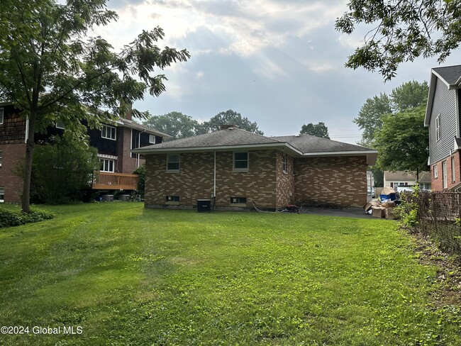 Building Photo - 92 Daytona Ave