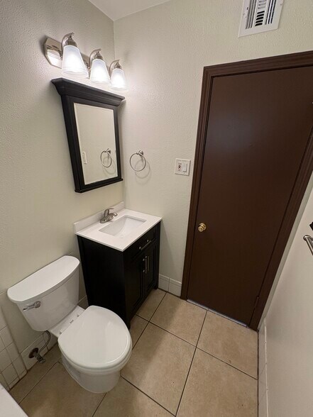 Updated bathroom - 611 W Hancock St
