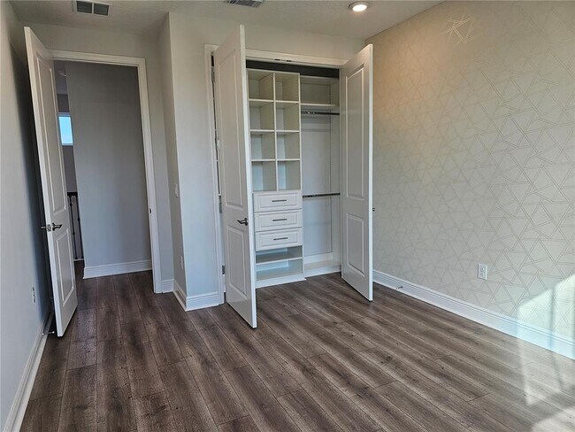 Building Photo - 8369 Nemours Pkwy