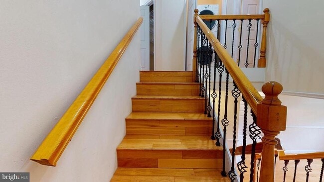 Building Photo - 615 16th St NE