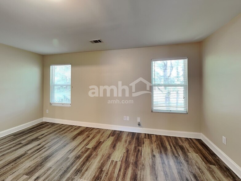 Building Photo - 2774 Jordan Ln