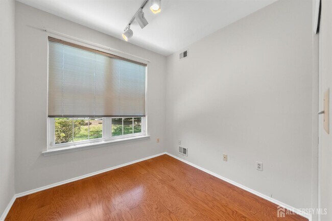 Building Photo - 6111 Cedar Ct