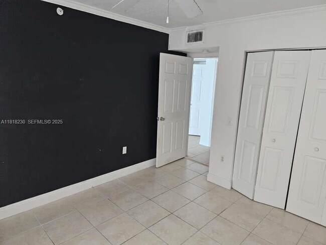 Building Photo - 207 Villa Cir