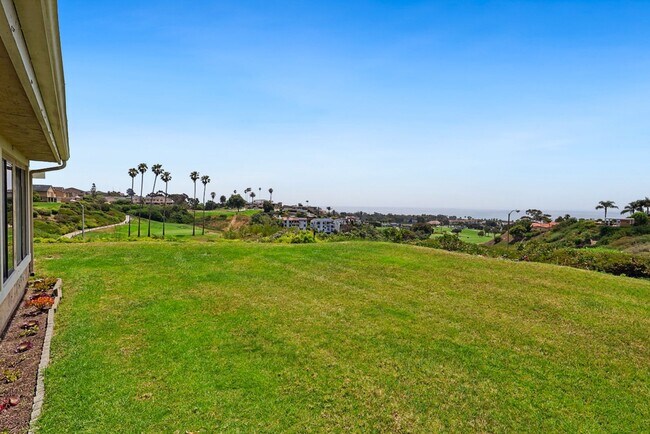 Building Photo - Beautiful Ocean & Golfcourse View!