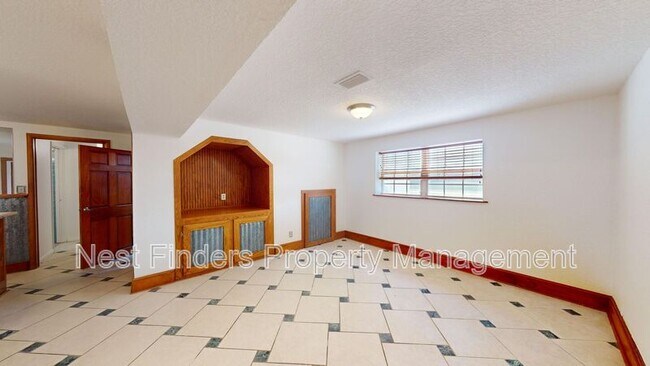 Building Photo - 552 Seagate Ave