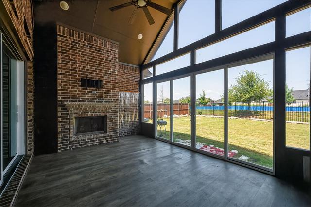 Building Photo - 2410 Topaz Dr