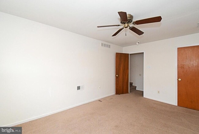 Building Photo - 592 Wrensong Rd