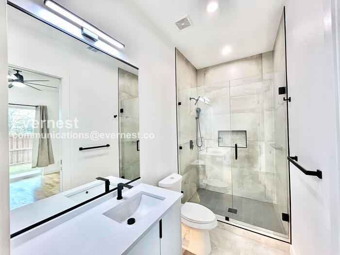 Building Photo - 426 Avenue L Ave