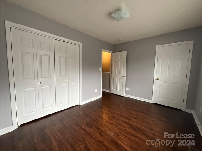 Building Photo - 206 W 15th St