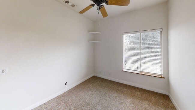 Building Photo - Spacious Single Story 3-Bedroom Home Beaut...