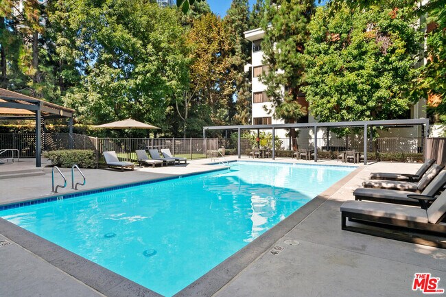 Building Photo - 2102 Century Park Ln