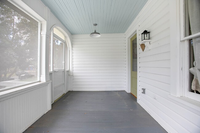 Building Photo - 1056 Stevens St