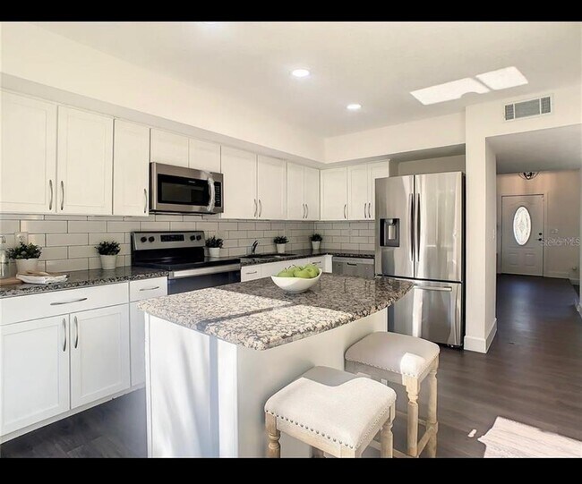 Building Photo - 401 Woodview Dr