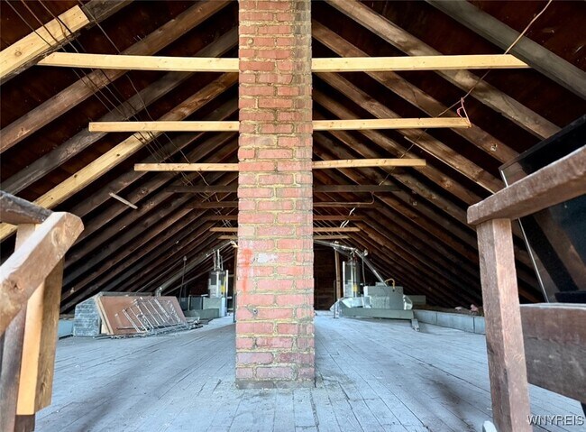 Building Photo - 2824 South Park Ave