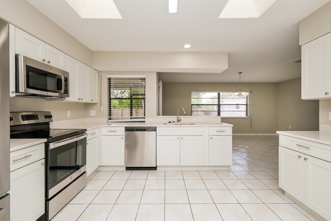 Building Photo - 5041 Circus Ln