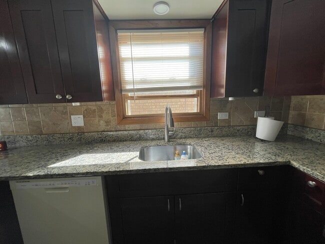 Building Photo - 3925 N Plainfield Ave