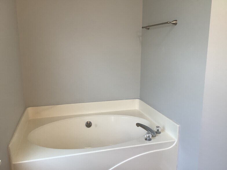 Building Photo - 295 Marjoram Dr