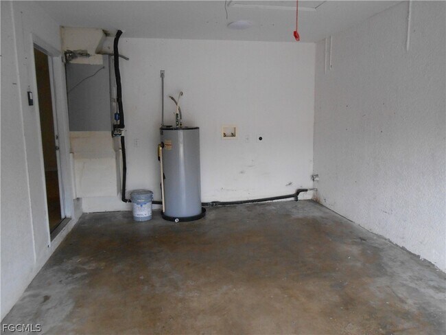 Building Photo - 202 Hightower Ave S