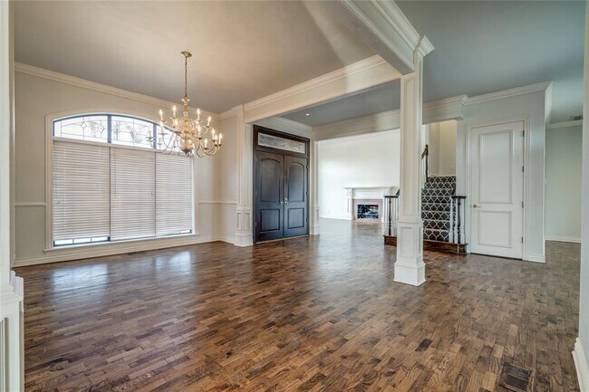Building Photo - 1300 Irvine Dr