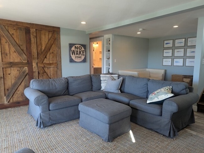 Building Photo - 37 River Rd