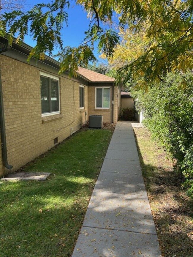 Building Photo - Newly Remodeled Duplex