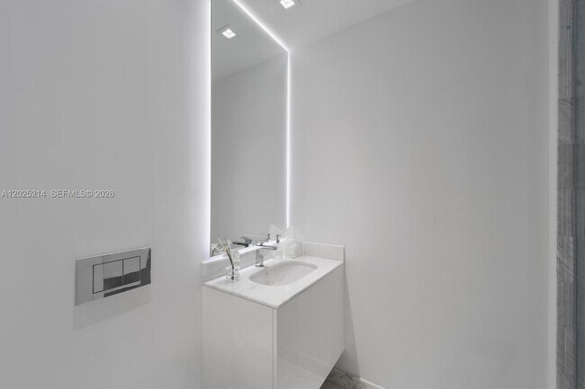 Building Photo - 10203 Collins Ave
