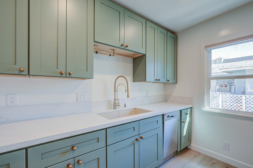 Building Photo - 12349 Riverside Dr