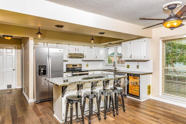 Building Photo - 4661 Saron Dr