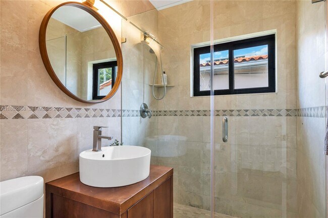 Building Photo - 341 SW 21st Rd