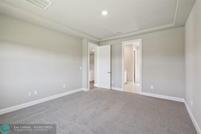 Building Photo - 9041 Dahlia Cir