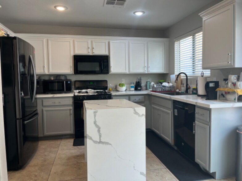 Building Photo - 5034 Lime Kiln Ave