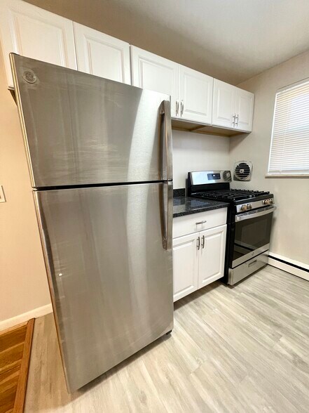 Kitchen - 4191 Hoffman Ave