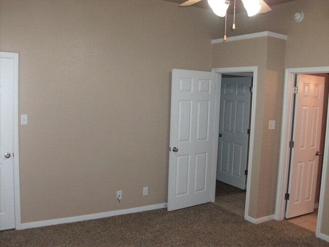 Building Photo - 4903 Heather Ln