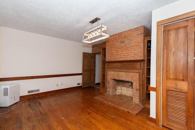 Building Photo - 562 Smithfield Ln