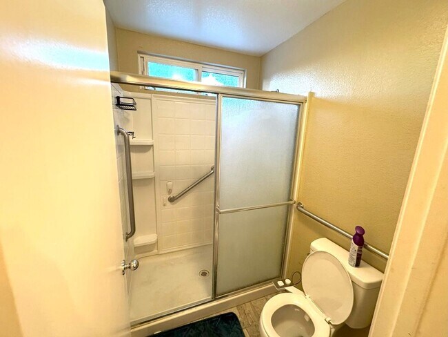 Building Photo - OPEN HOUSE 2pm SUNDAY Oct 19th Beautiful S...