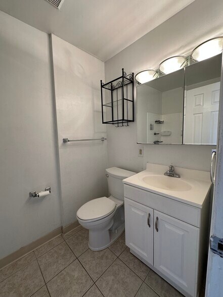 Building Photo - 2333 Catharine St