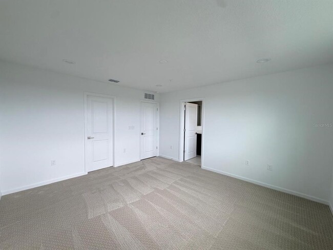 Building Photo - 1887 Pinecliff Dr