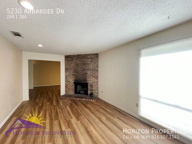 Building Photo - Open 2 Bed 2 Bath 1,030 Sq. Ft. Fair Oaks ...