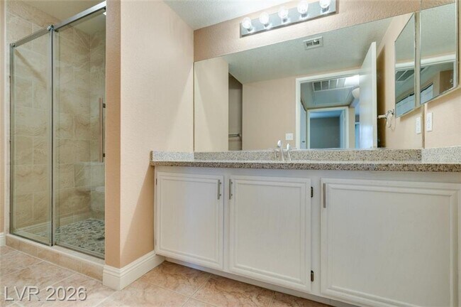 Building Photo - Beautiful Condo in a sought-after Gated Summerlin Community!
