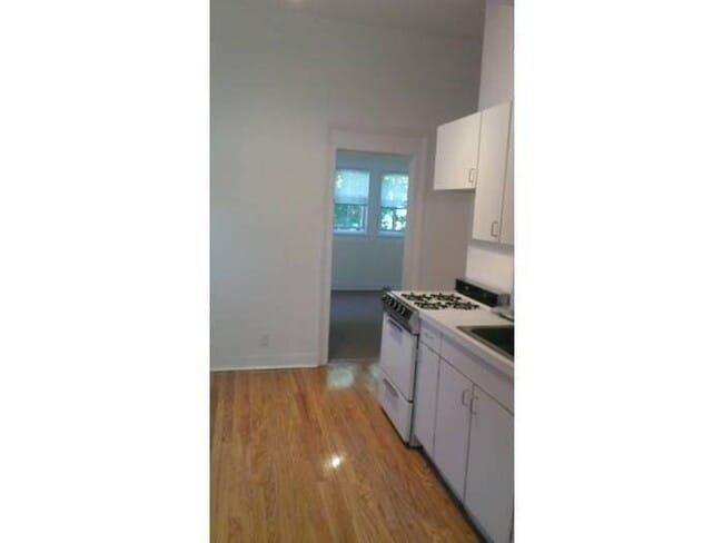 Building Photo - 145 Carpenter Ave
