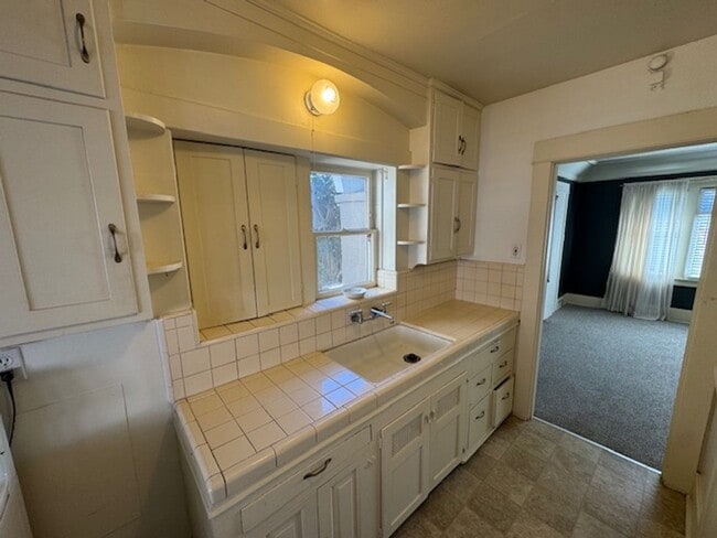 Building Photo - 3811 E 10th St