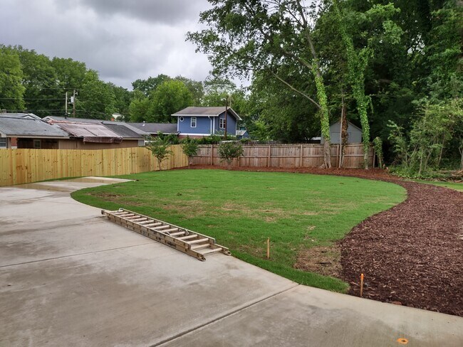 Building Photo - 1013 Page St